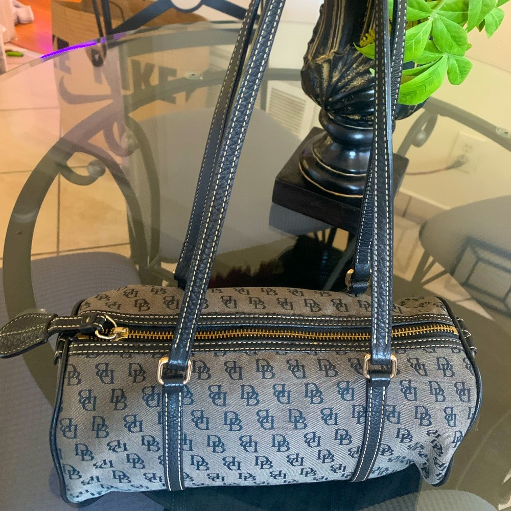Dooney & bourke black & grey monogram purse